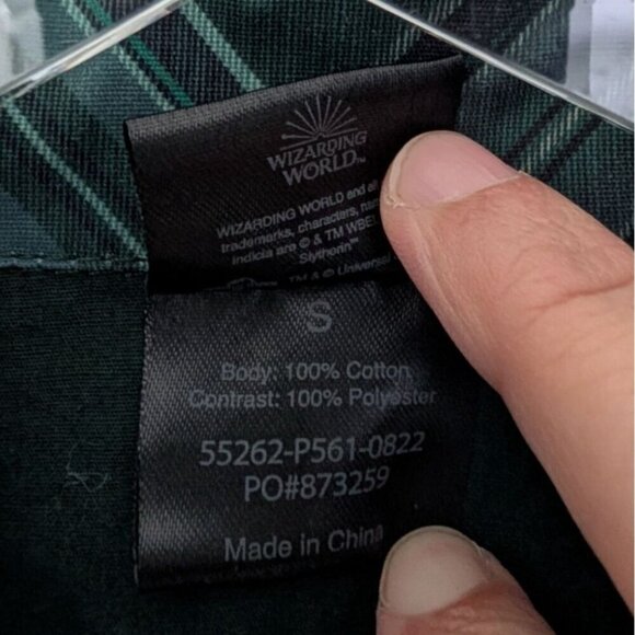 Wizarding World Harry Potter Embroidered Slytherin Shirt Mens Size Small Green - Picture 4 of 8